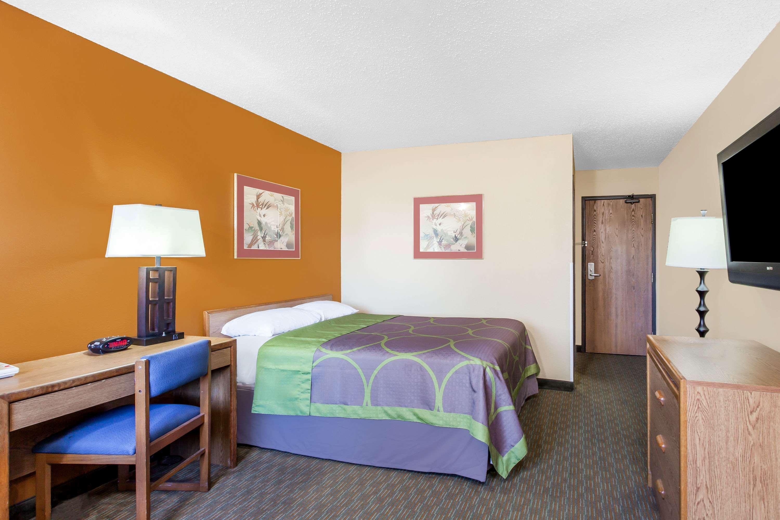 Hotel Super 8 By Wyndham Charlotte/Amusement Park Area Exterior foto